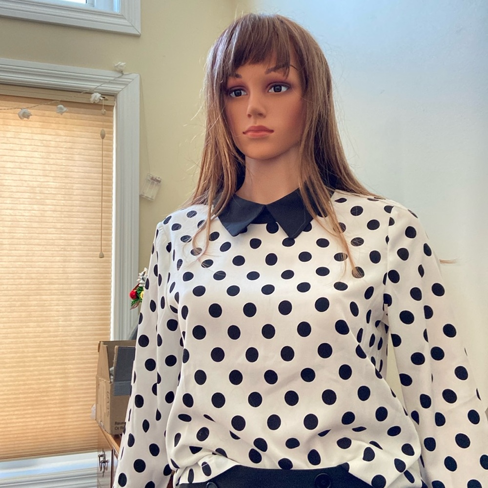 Absolutely cute polka dot collared shirt in size S